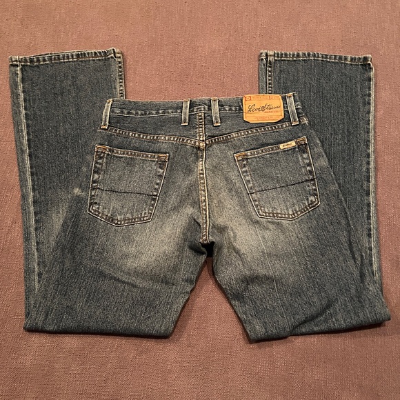 Levi Strauss Distressed Relaxed Fit Jeans - Picture 8 of 8